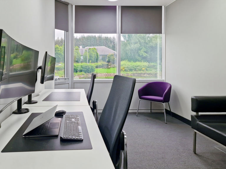 East Kilbride - G745PR \ Office Space for Rent with a 5-Desk Layout