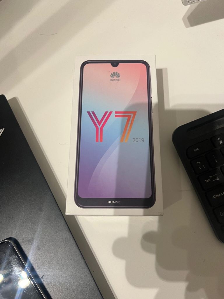 Huawei Y7 smartphone Android 32 GB unlocked brand new , comes with charger and headphones 