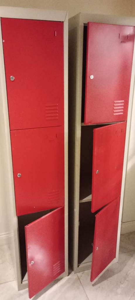 2 locker cabinets can deliver 
