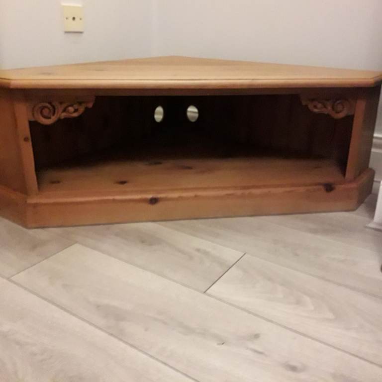 BEAUTIFUL, CORNER FITTING, SOLID PINE TELEVISION/VIDEO/DVD STAND FOR SALE . COULD DELIVER.