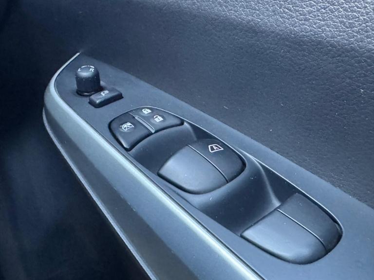  Nissan Navara 2.3 dCi Tekna Auto 4WD Euro 6 4dr Diesel Automatic