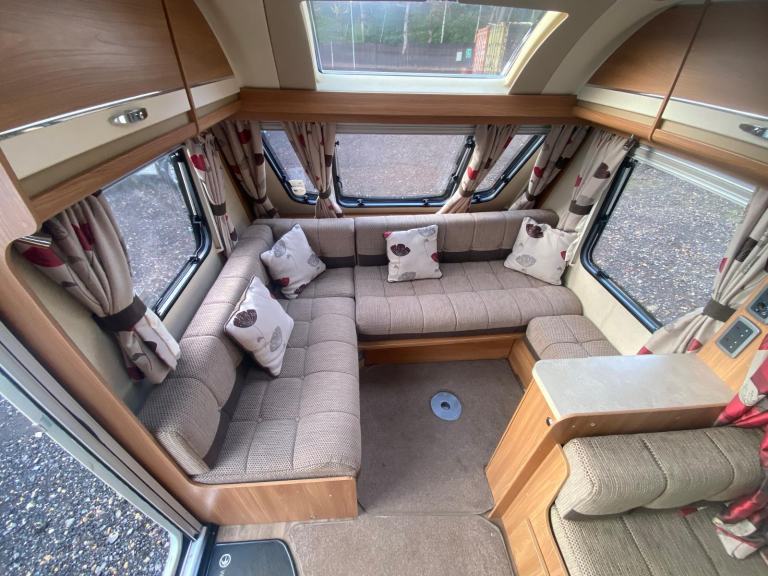 SWIFT CHALLENGER 625se - 2014 - FIXED BED - 5 BERTH - RARE LAYOUT PRISTINE 