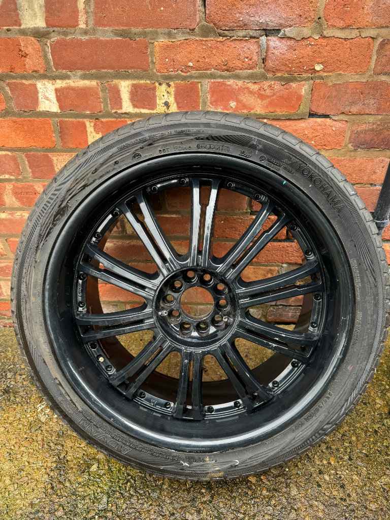 22” black alloy wheel with Yokohama tyre in great condition