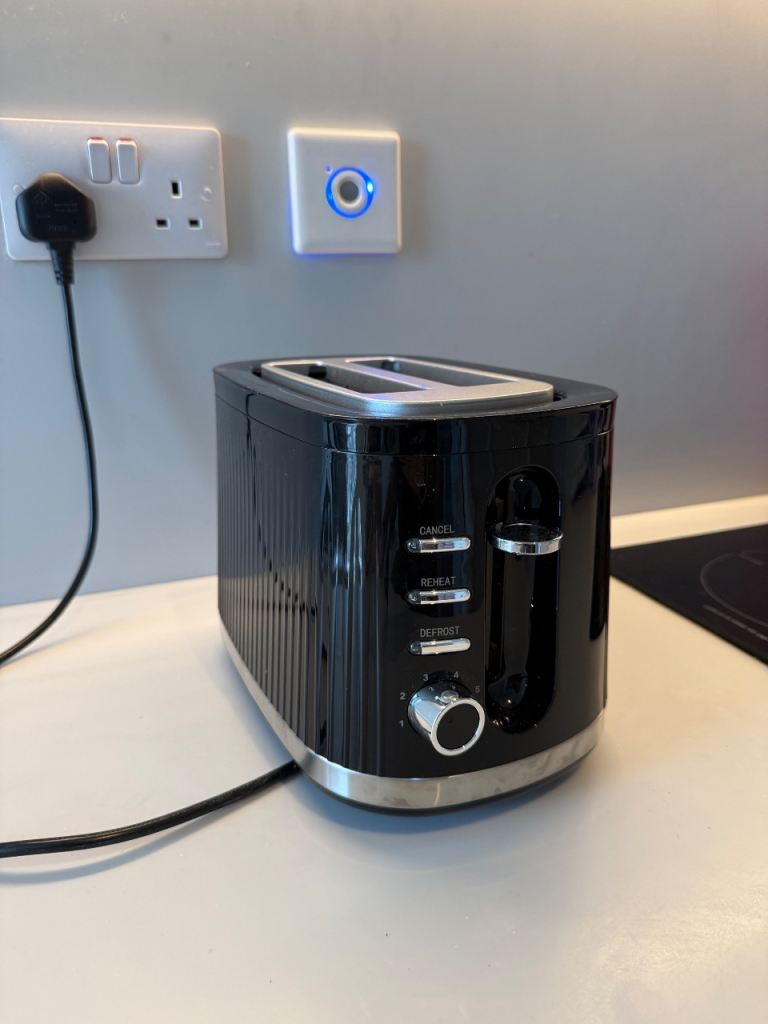 Nutmeg Black 2-Slice Toaster – As Good As New
