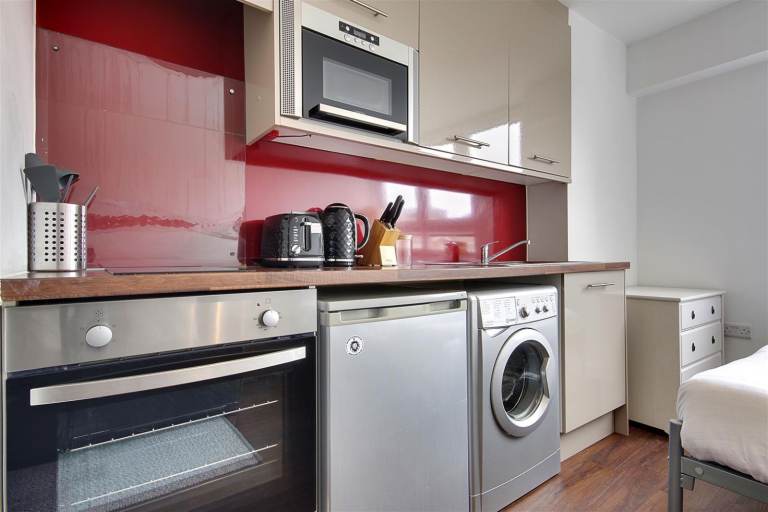 Studio flat to let in Bournemouth Town Centre 