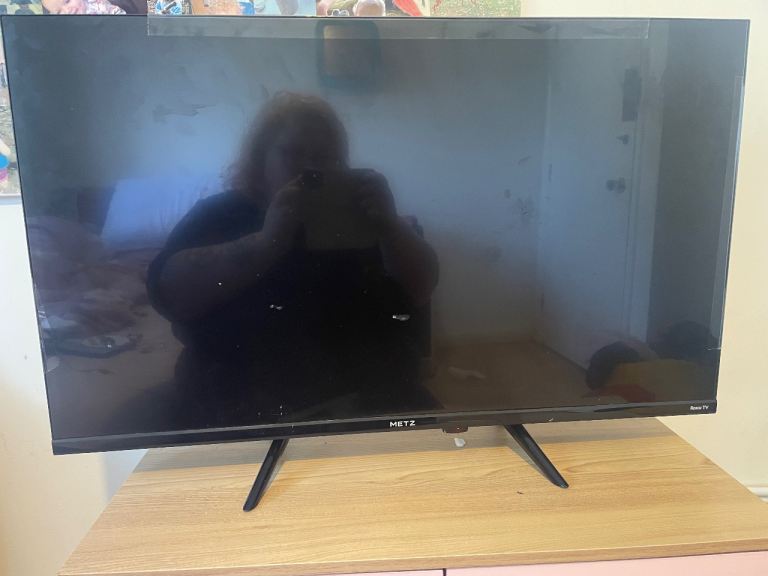 METZ Flat Screen TV – Good Condition