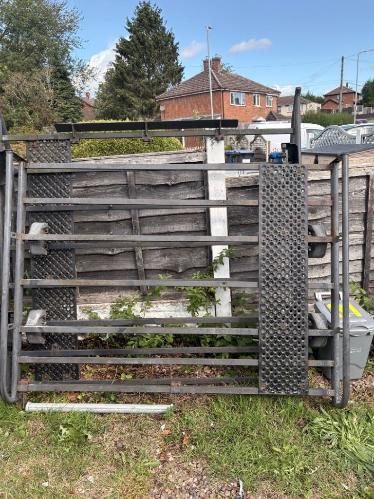 Vauxhall/renault commercial heavy duty roof rack with walkway and roller 