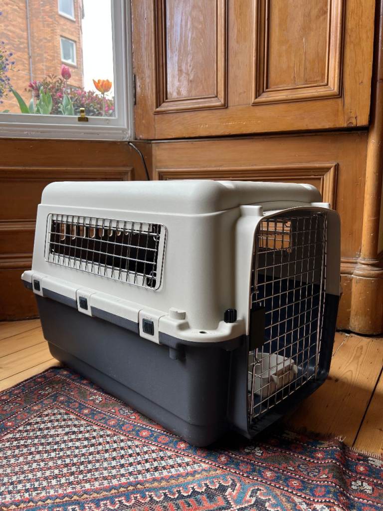 Barkshire Dog Carrier Travel Kennel Crate Medium 51 x 68cm plane car