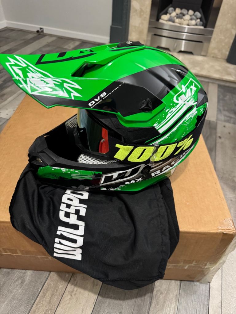 Wulfsport Mtb green helmet and goggles