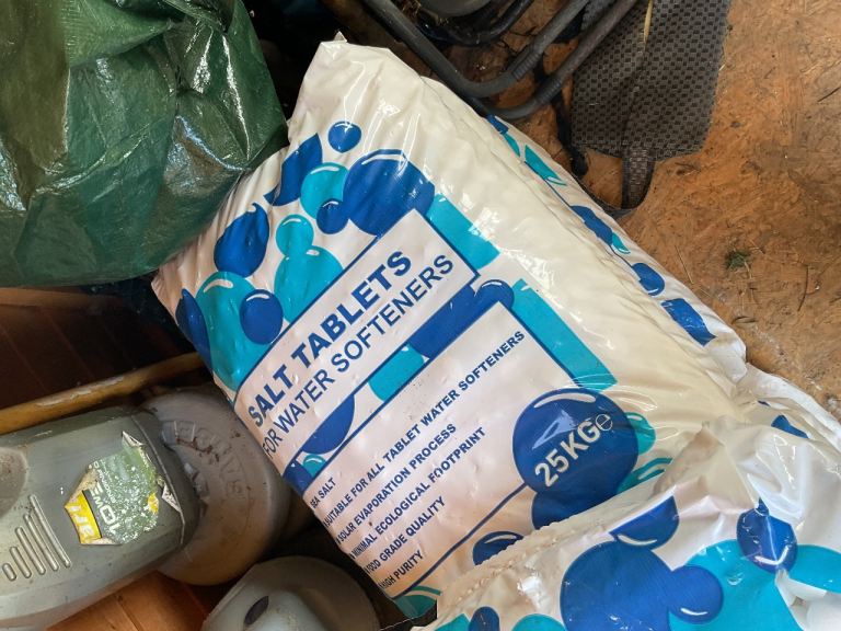 Water softner salt tablets