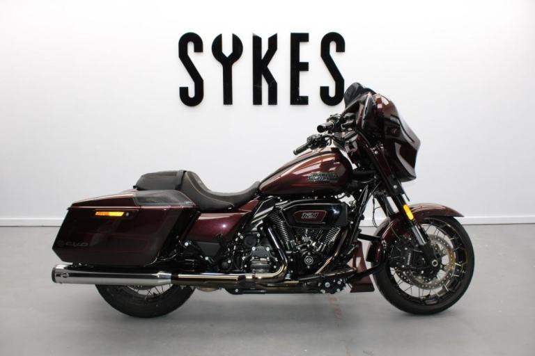 2024 Harley-Davidson FLHXSE CVO Street Glide 121 in Copperhead