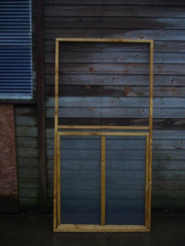 X3RABBIT HUTCH ROBUST   NON ROTT BASE  12120 WIDE £45  WALK IN MESH S 6X3FT £30 EACH  SHOWROOM     