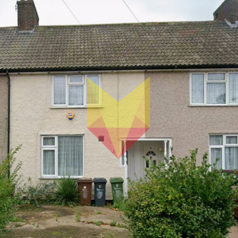 Spacious 2 Bedroom House with Garden & Parking | Dagenham RM9