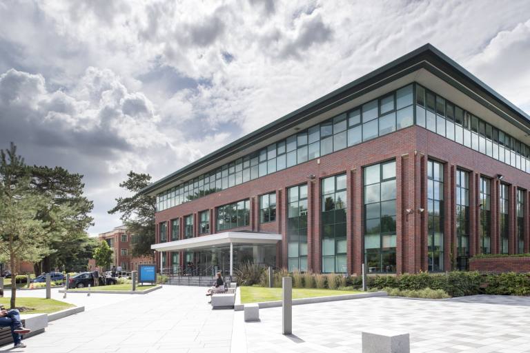 Manchester - M20 2YY \ Fully Furnished Office for 2 Workstations