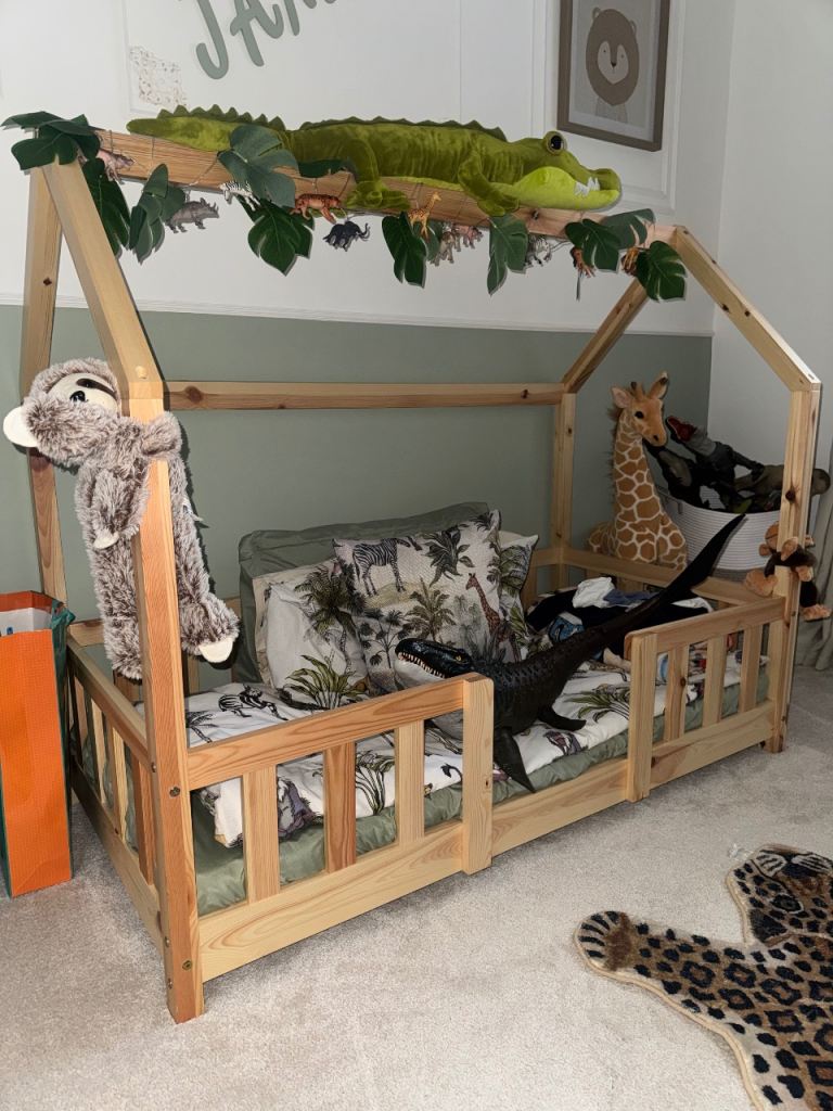 Toddler bed 