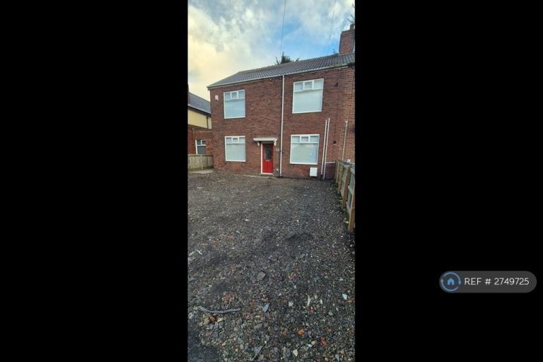 2 bedroom flat in Cowpen Road, Blyth, NE24 (2 bed) (#2749725)