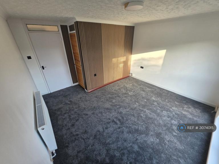 1 bedroom flat in Rifford Road, Exeter, EX2 (1 bed) (#3074015)