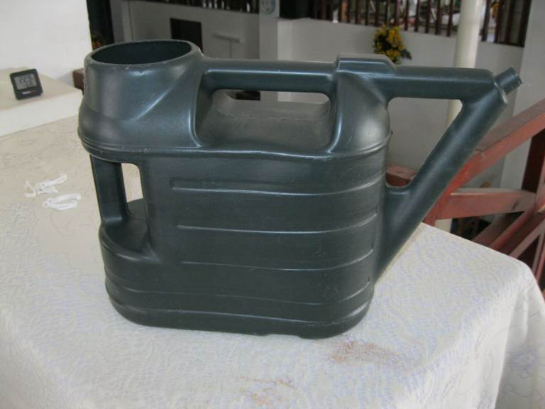 WARD STRATA Dark Green Plastic Watering Can - Good Condition GUNNISLAKE PL18 