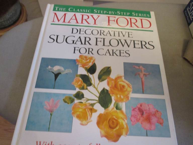 DECORATIVE SUGAR FLOWERS FOR CAKES BY MARY FORD (HARDCOVER 1994)