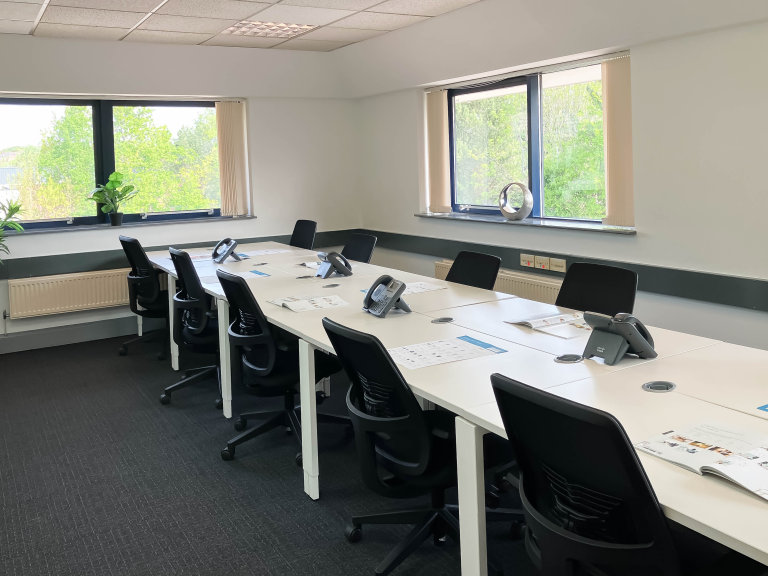 Preston - PR22YB \ Customisable Office Space for Up to 10 Desks