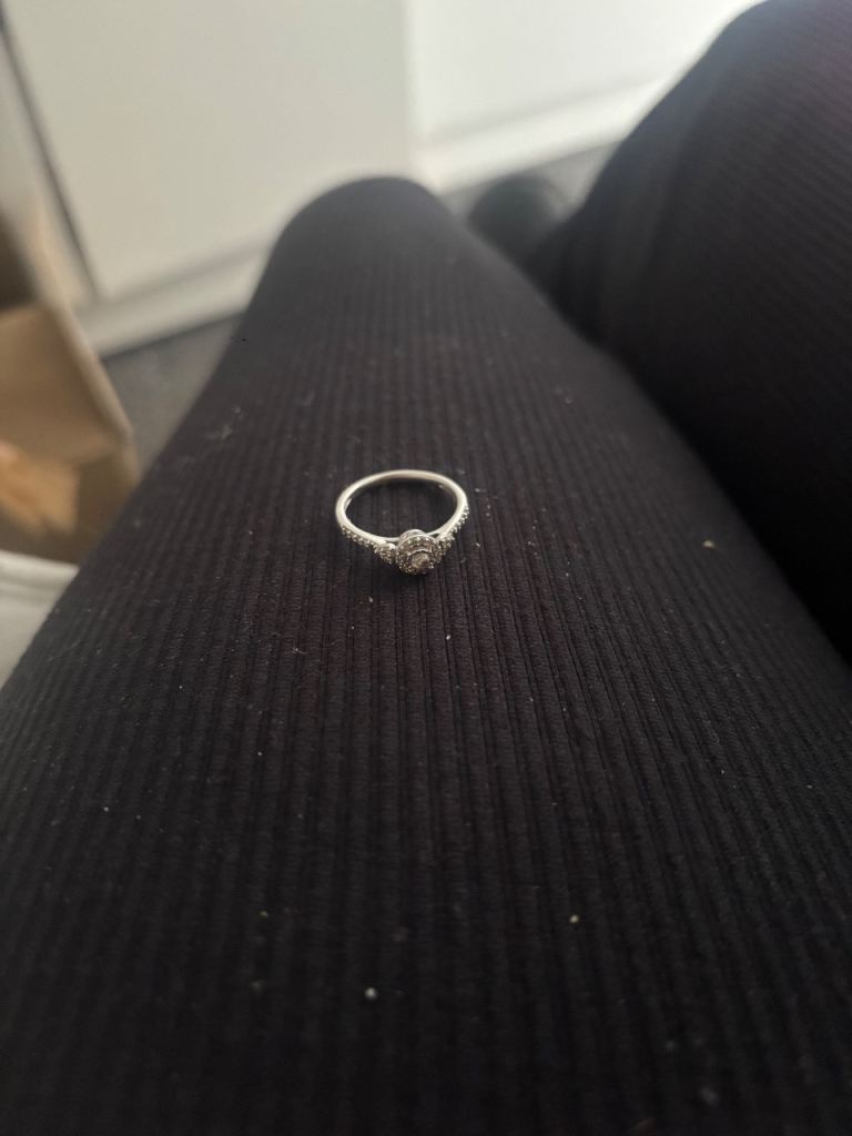Engagement ring 