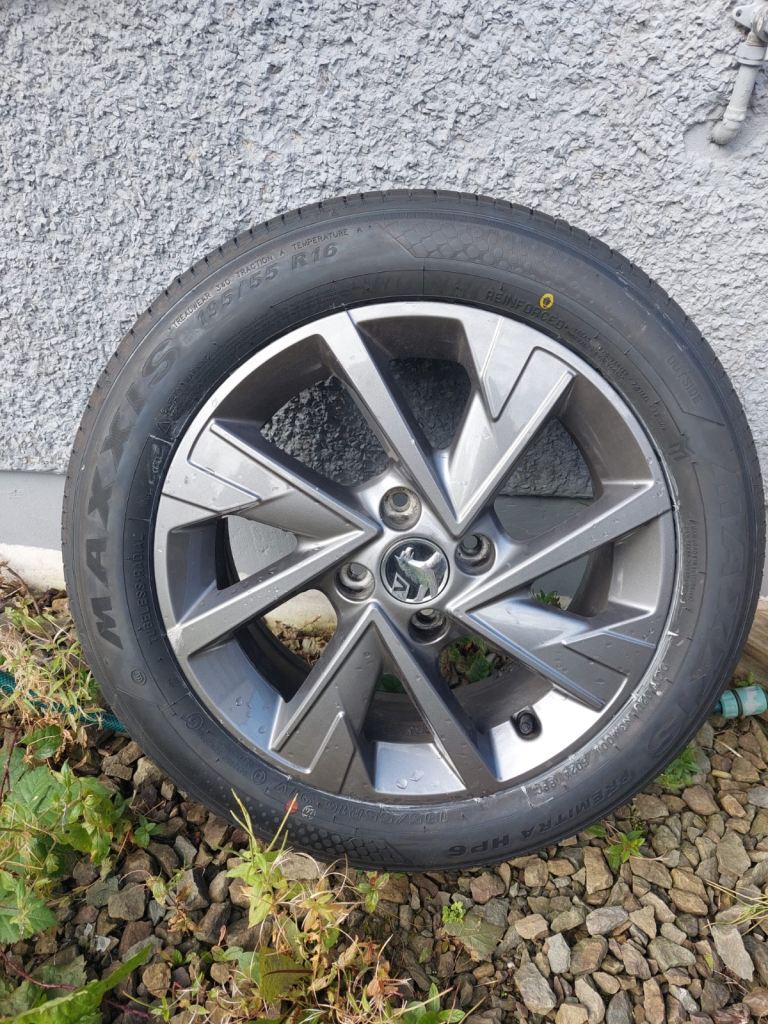 Brand new maxxis tyre with Vauxhall alloy
