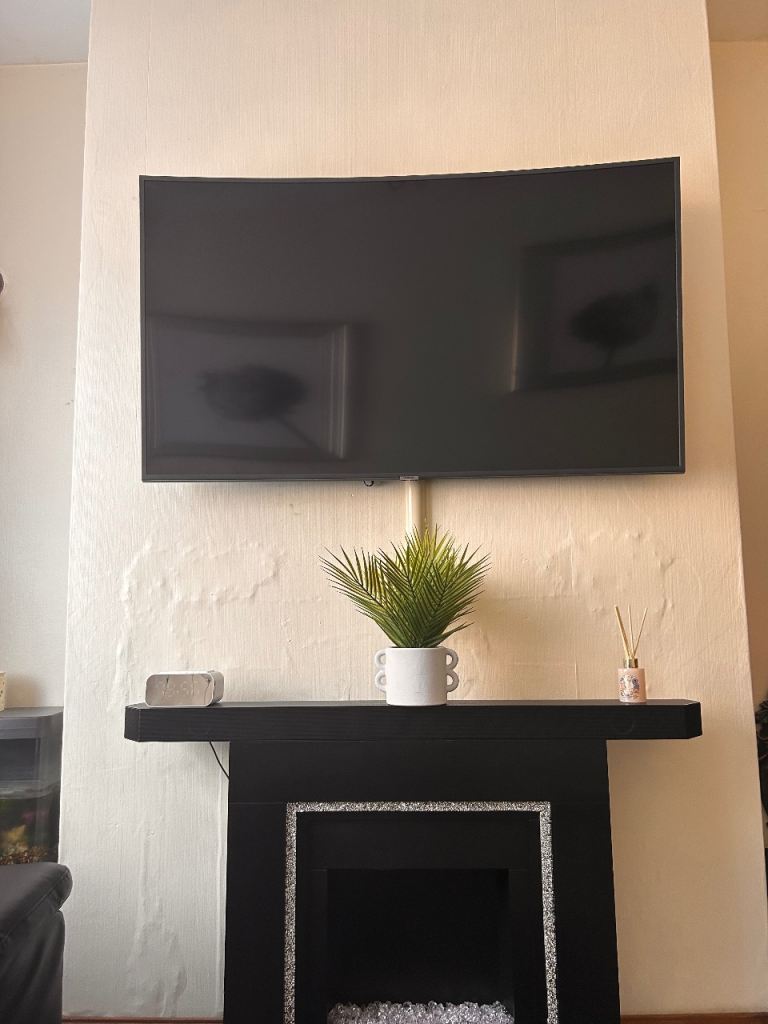 Curved Smart TV - Good Condition