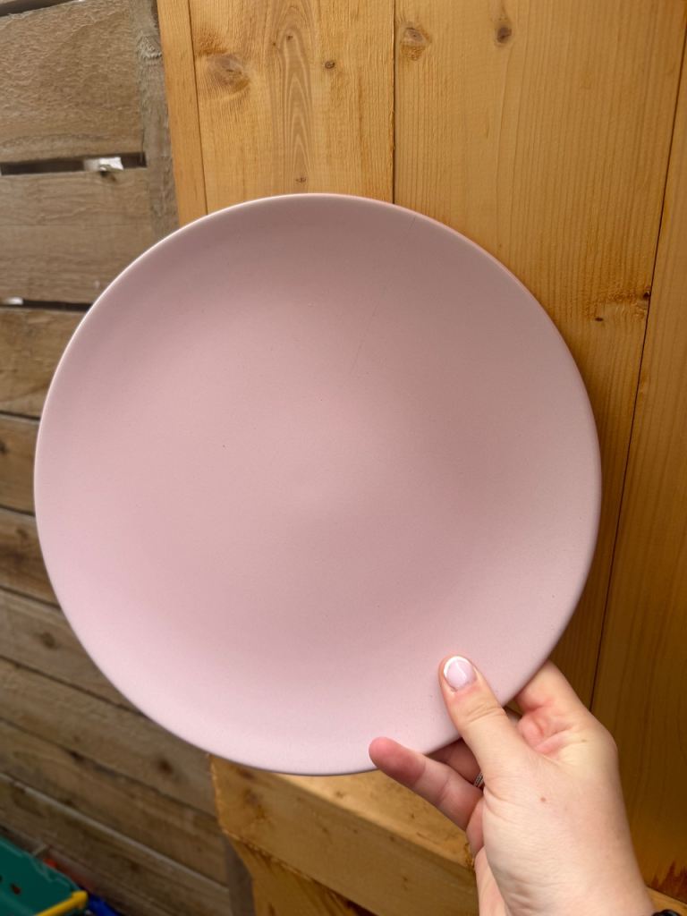 Set of Pink Ceramic Dinner Plates – 100 