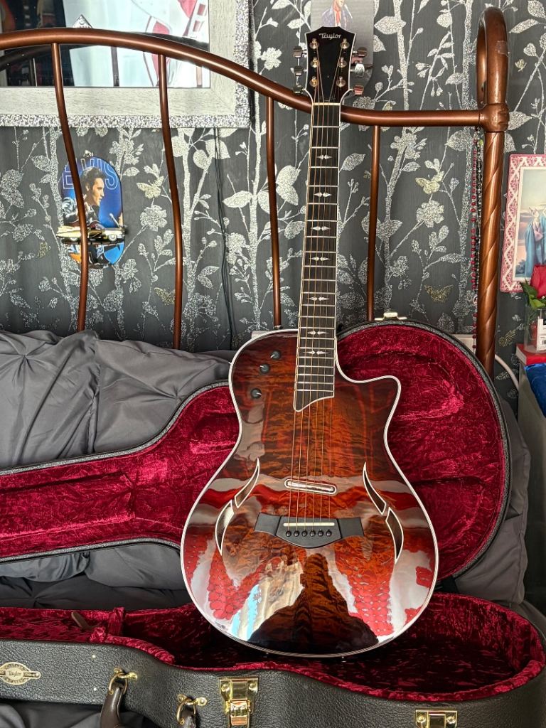 Taylor T5z pro guitar 
