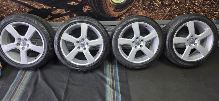 Volvo Genuine 17 alloy whells + 4 x tyres 205 50 17