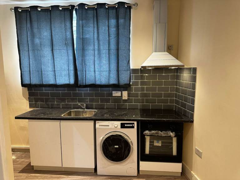 Studio Flat, Station Road, NW10