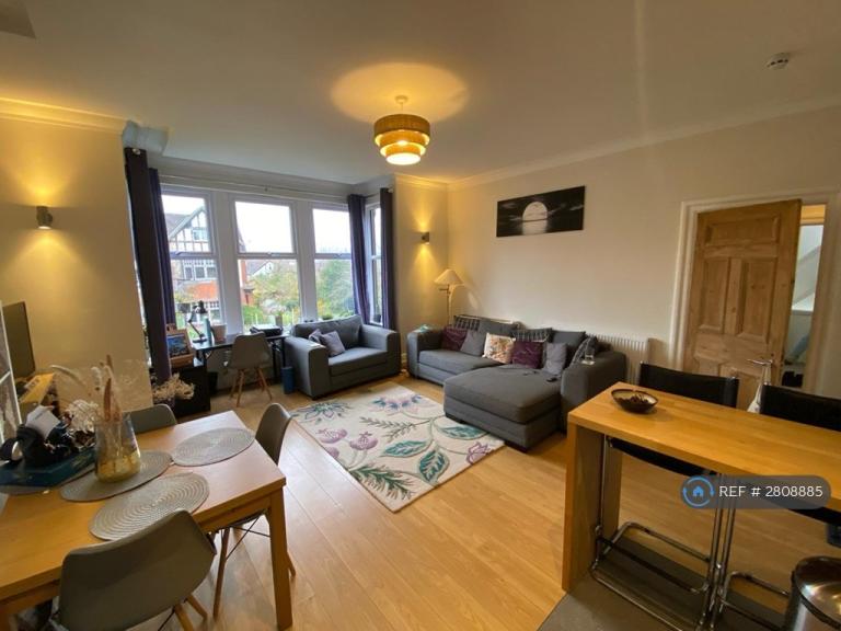 2 bedroom flat in Arncliffe Road, Leeds, LS16 (2 bed) (#2808885)
