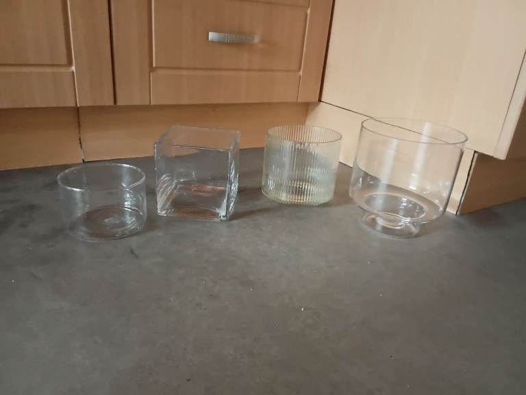 Set of 4 Clear Glass Vases/Holders – Good Condition
