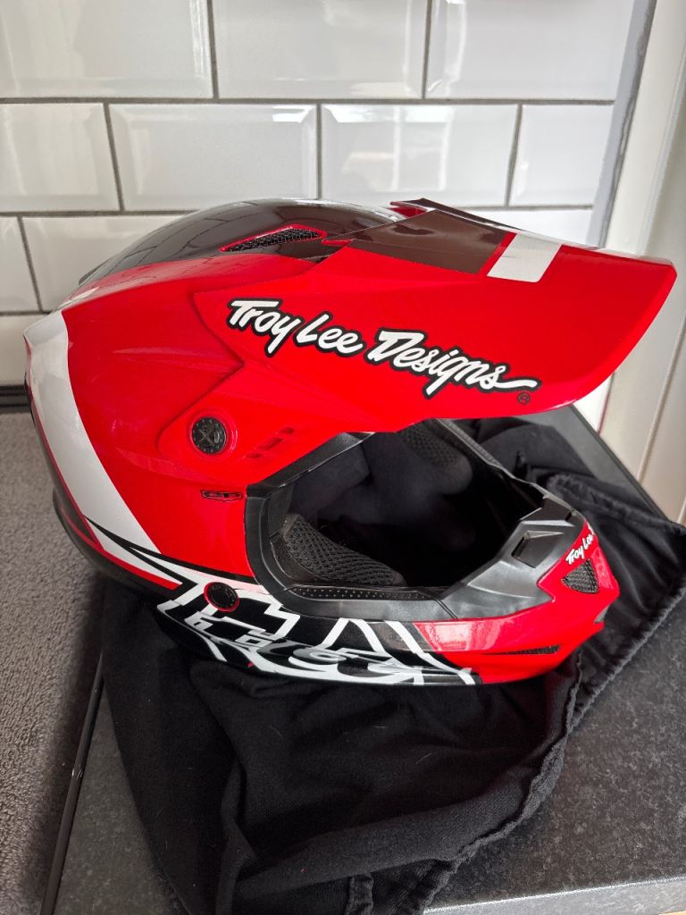 Troy lee designs helmet