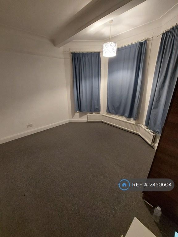1 bedroom in Sylvan Avenue, London, N22 (#2450604)
