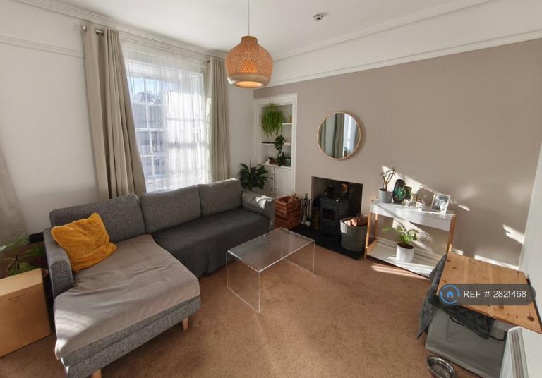 4 bedroom flat in Main Street, West Linton, EH46 (4 bed) (#2821468)