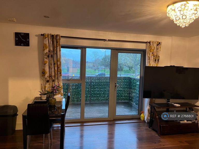 1 bedroom in Rectory Park Avenue, Northolt, UB5 (#2768801)