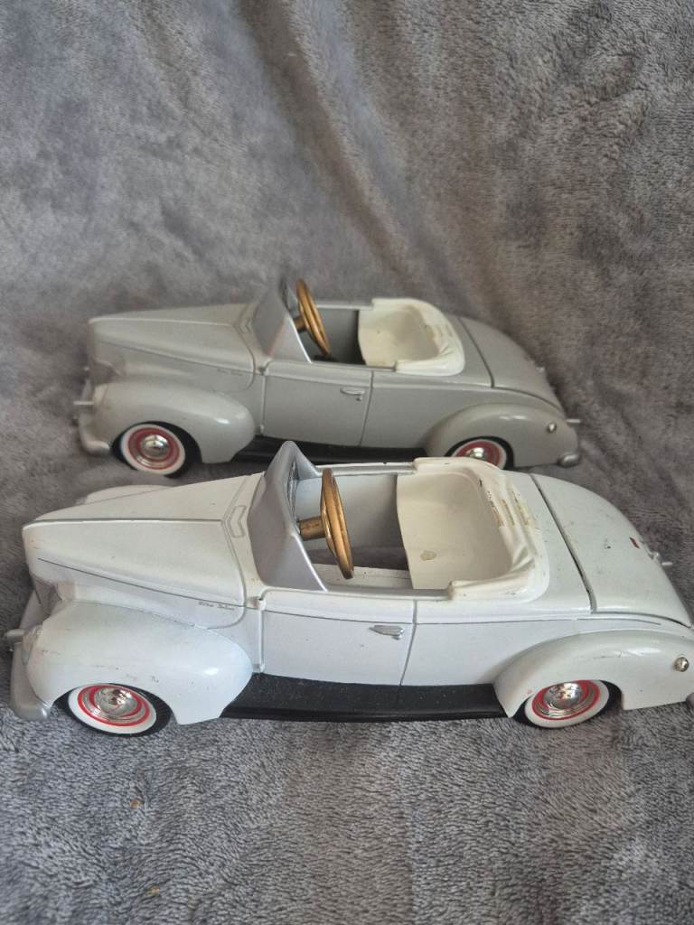2 Gearbox Collectable Ford Deluxe Die Cast Pedal Models