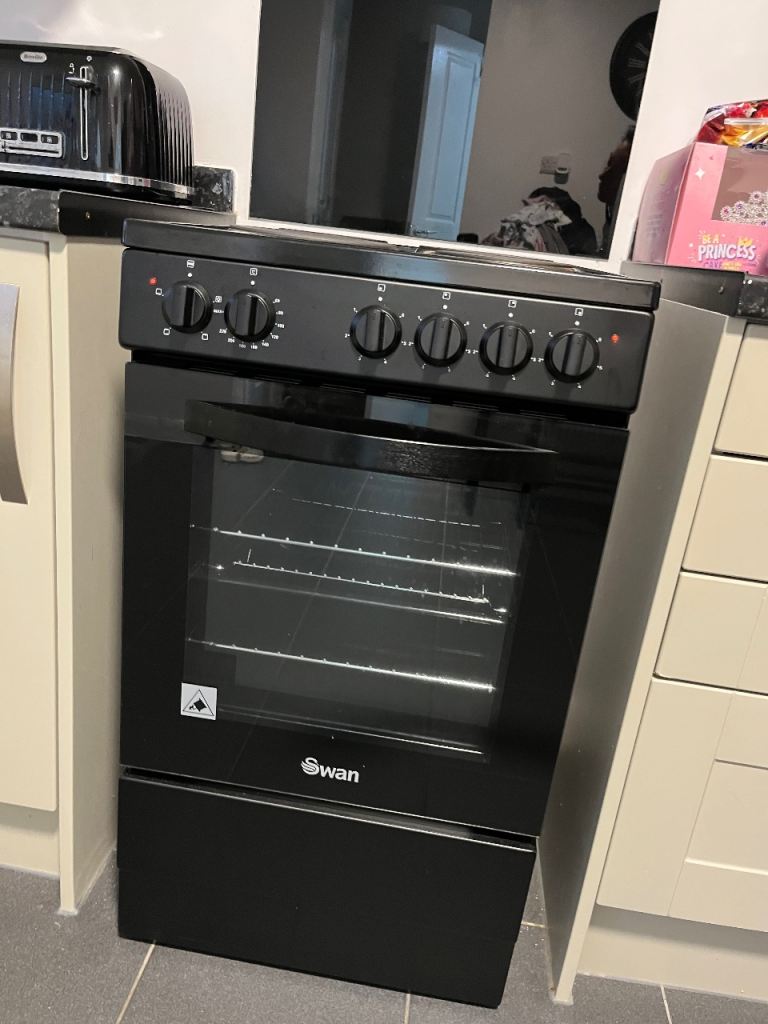 Swan SX16710B 50cm Electric Solid Plate Cooker – As Good As New
