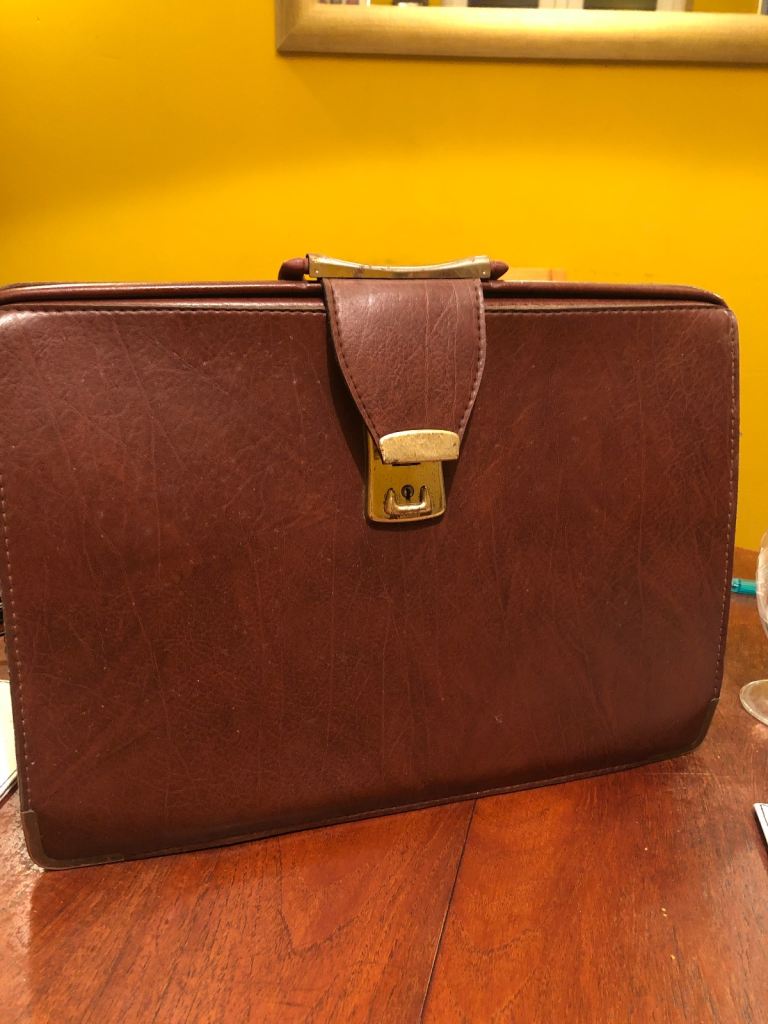 Vintage style briefcase 