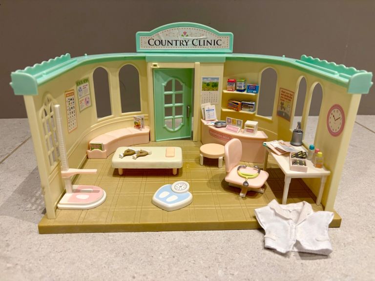 Sylvanian Families Country Clinic, Country Dentist set and Country Nurse set