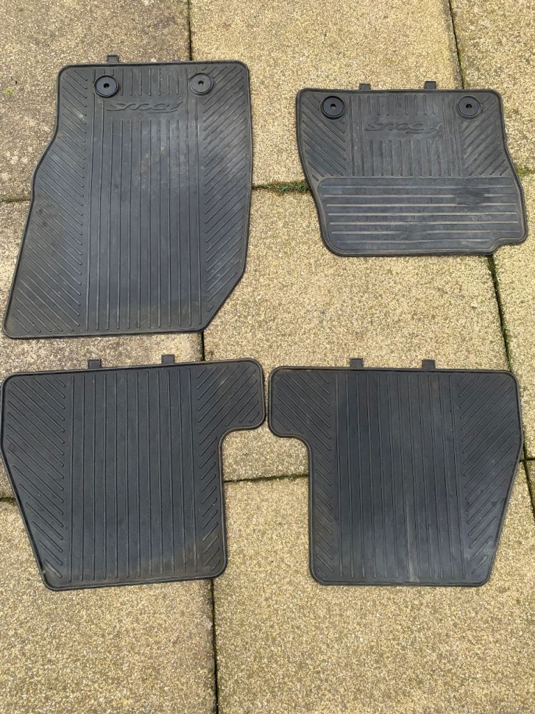 Ford focus genuine Ford focus rubber mats they fitted my 2016