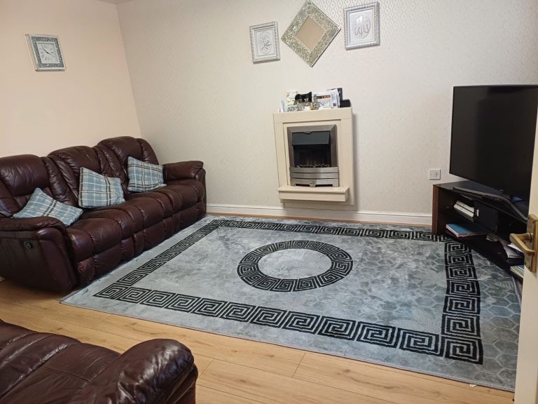 3 bedroom,2 bathroom house 