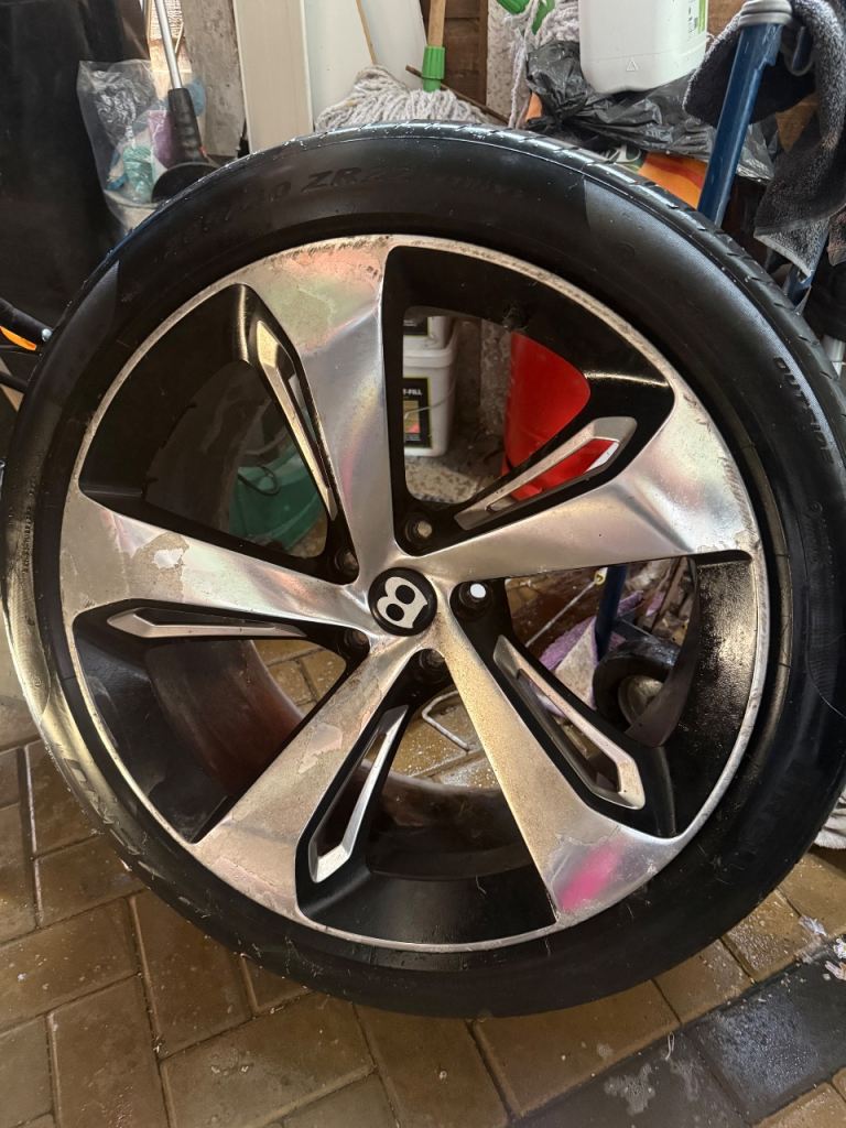 Bentley tyre with Alloy