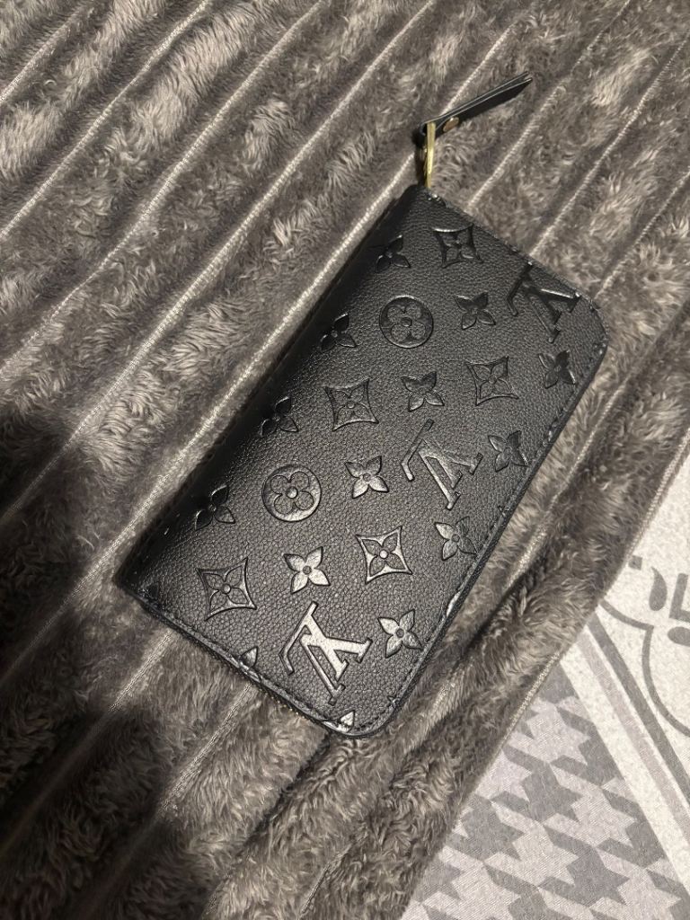 Lv style wallets 