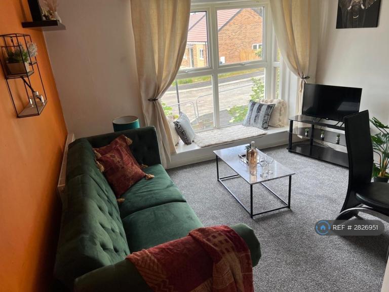 2 bedroom flat in Somerset Place, Newcastle Upon Tyne, NE4 (2 bed) (#2826951)
