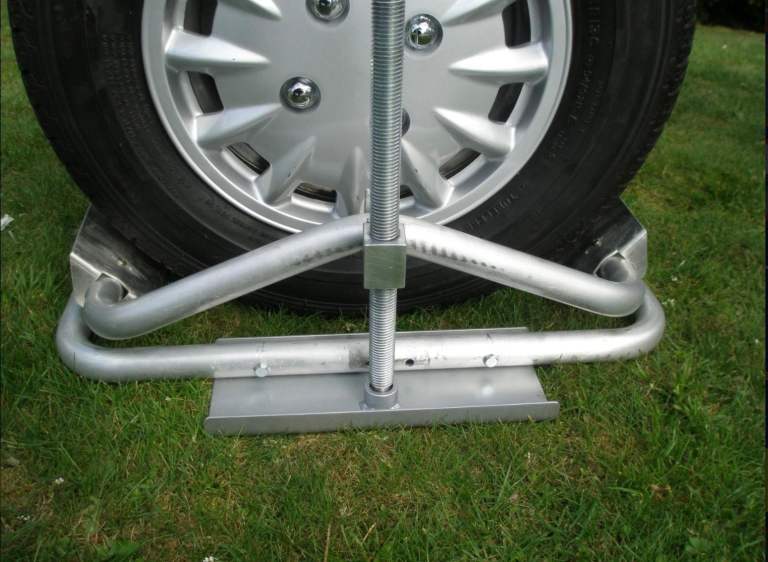 Milenco caravan leveller