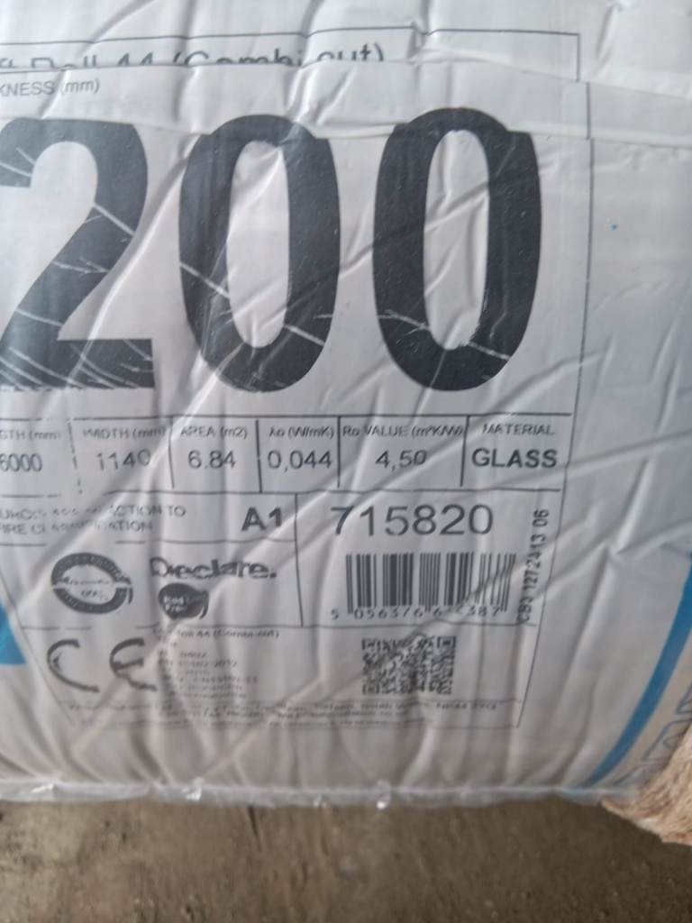 200mm Knauf Loft Insulation Combi Cut 44 Earthwool Roll 6.84m²