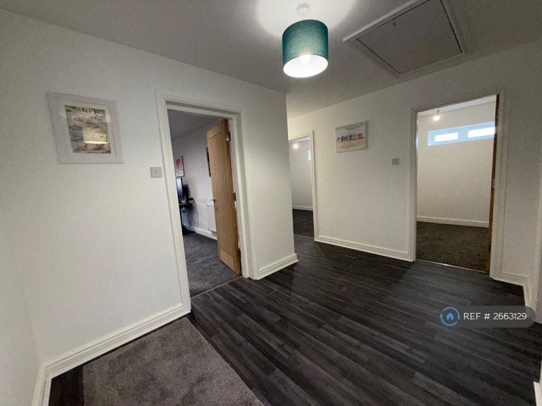 4 bedroom flat in Little Bedford Street, North Shields, NE29 (4 bed) (#2663129)