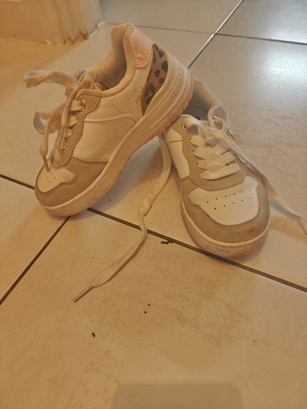 The URBAN Girls trainers size 29 like new